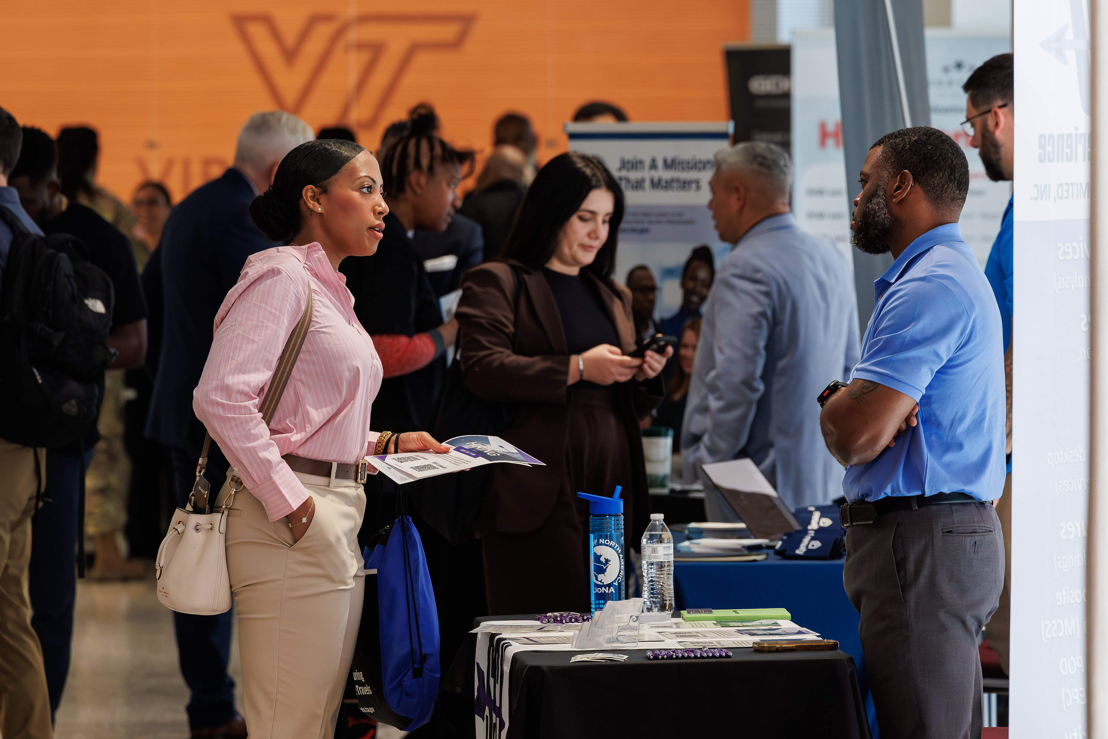 RS236506_20260529_BoeingCenter_HIREJobFair_cn_001
